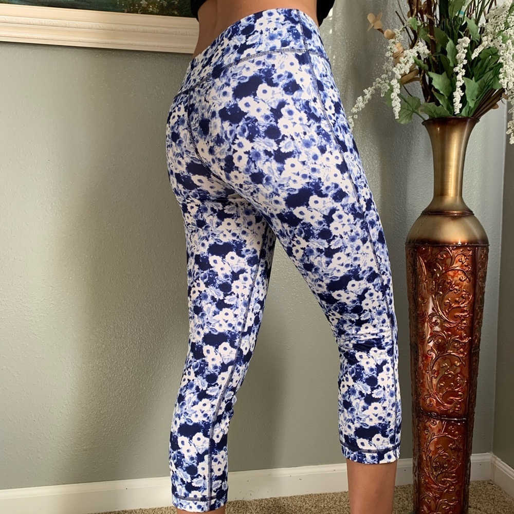 Vogo Athletica Yoga Floral Design Size Small - Picture 4 of 17